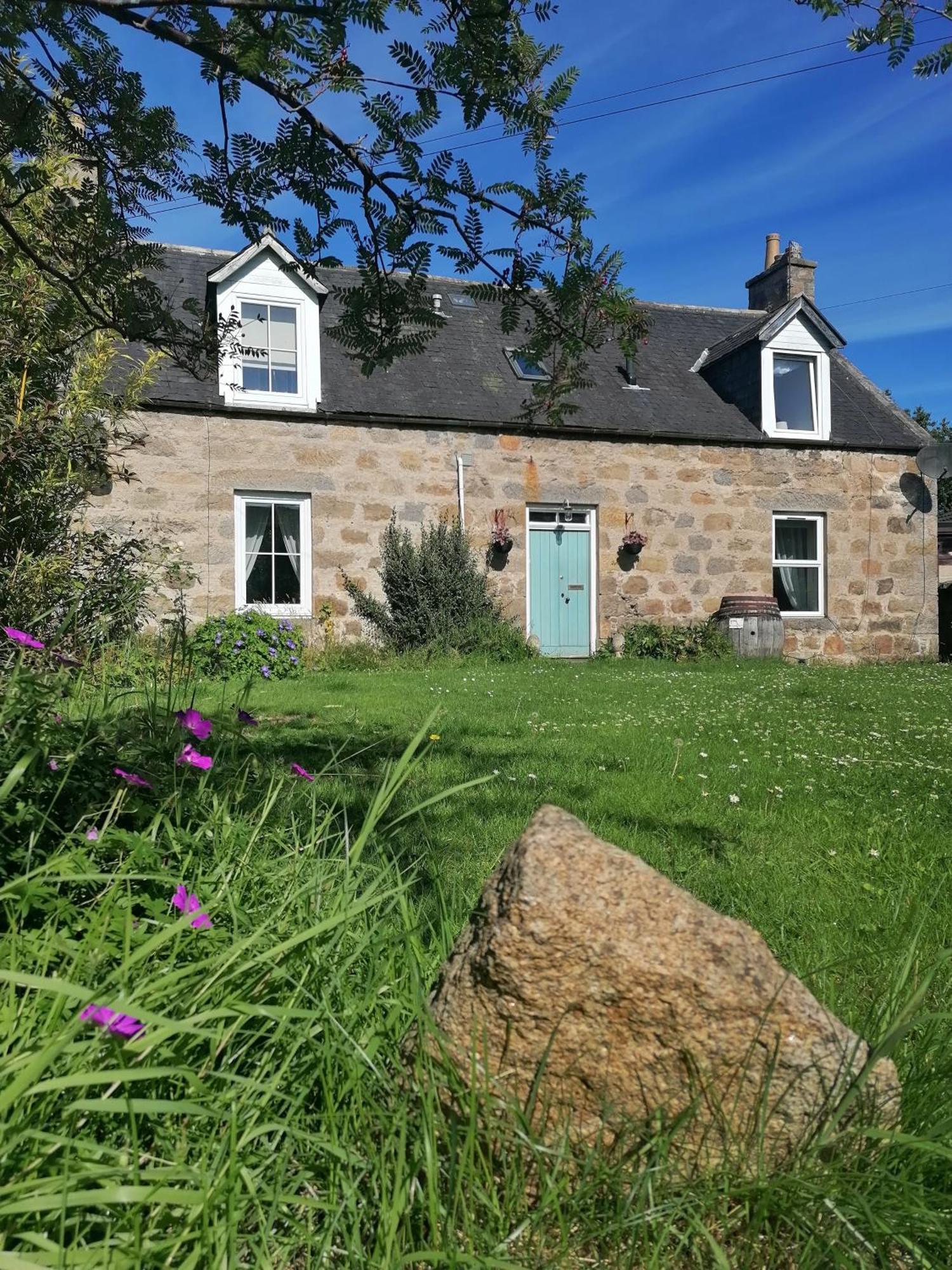 Aberlour Cottages - Bolthole & Retreat Exterior photo